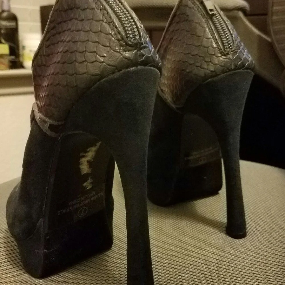 NEW Liliana Leather/Faux Suede HEEL 7 $79